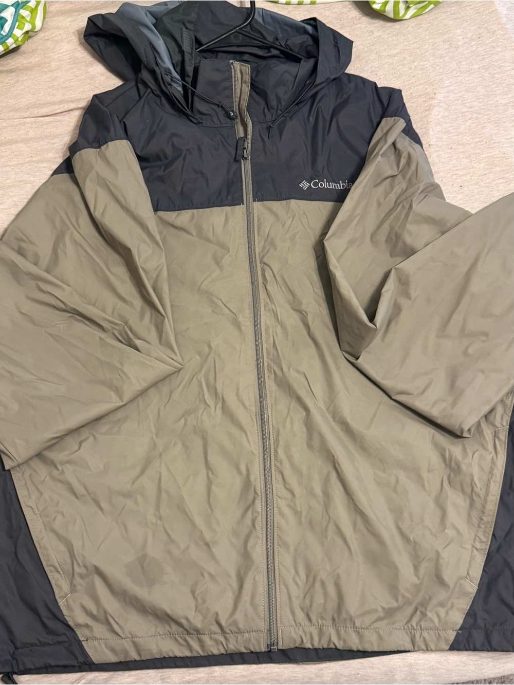 Columbia Olive and Black Hooded Lightweight Jacket